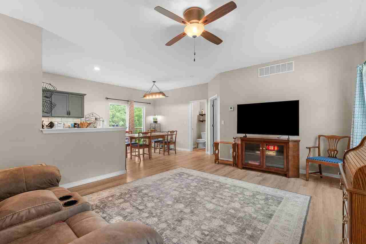 127 Rock Ridge Rd - Photo 3 of 36
