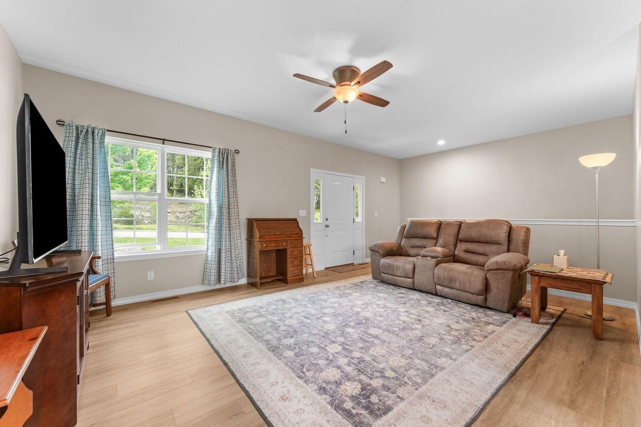 127 Rock Ridge Rd - Photo 5 of 36