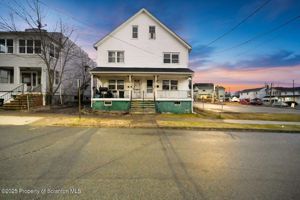 featured image of 535 N Franklin St