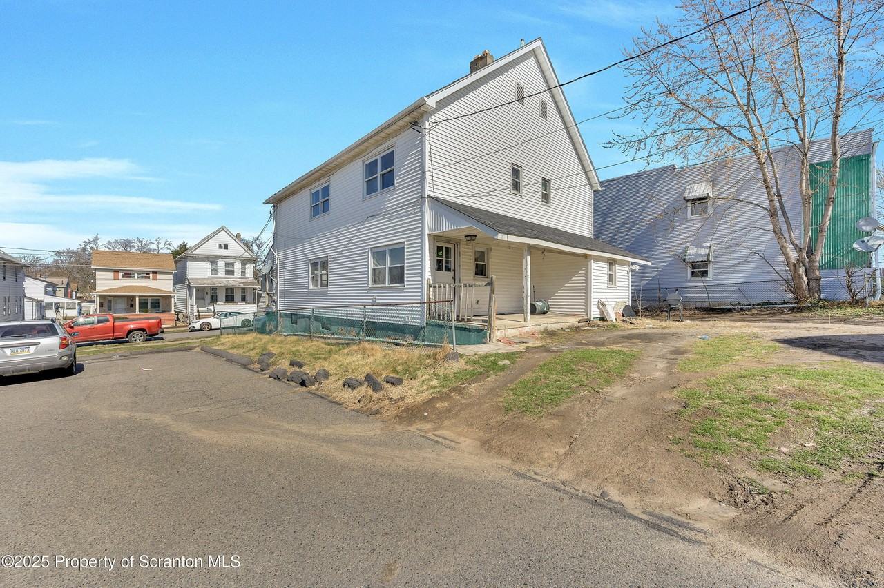535 N Franklin St - Photo 3 of 23