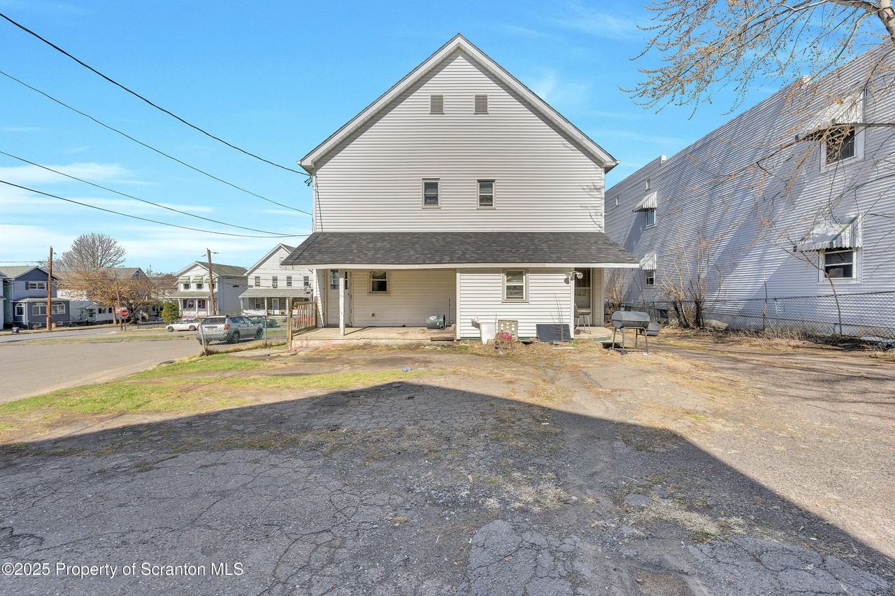 535 N Franklin St - Photo 4 of 23