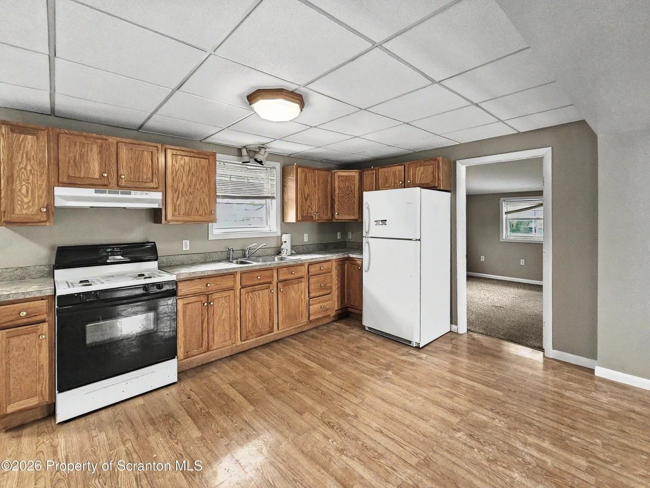 1125 Reynolds Ave - Photo 3 of 10