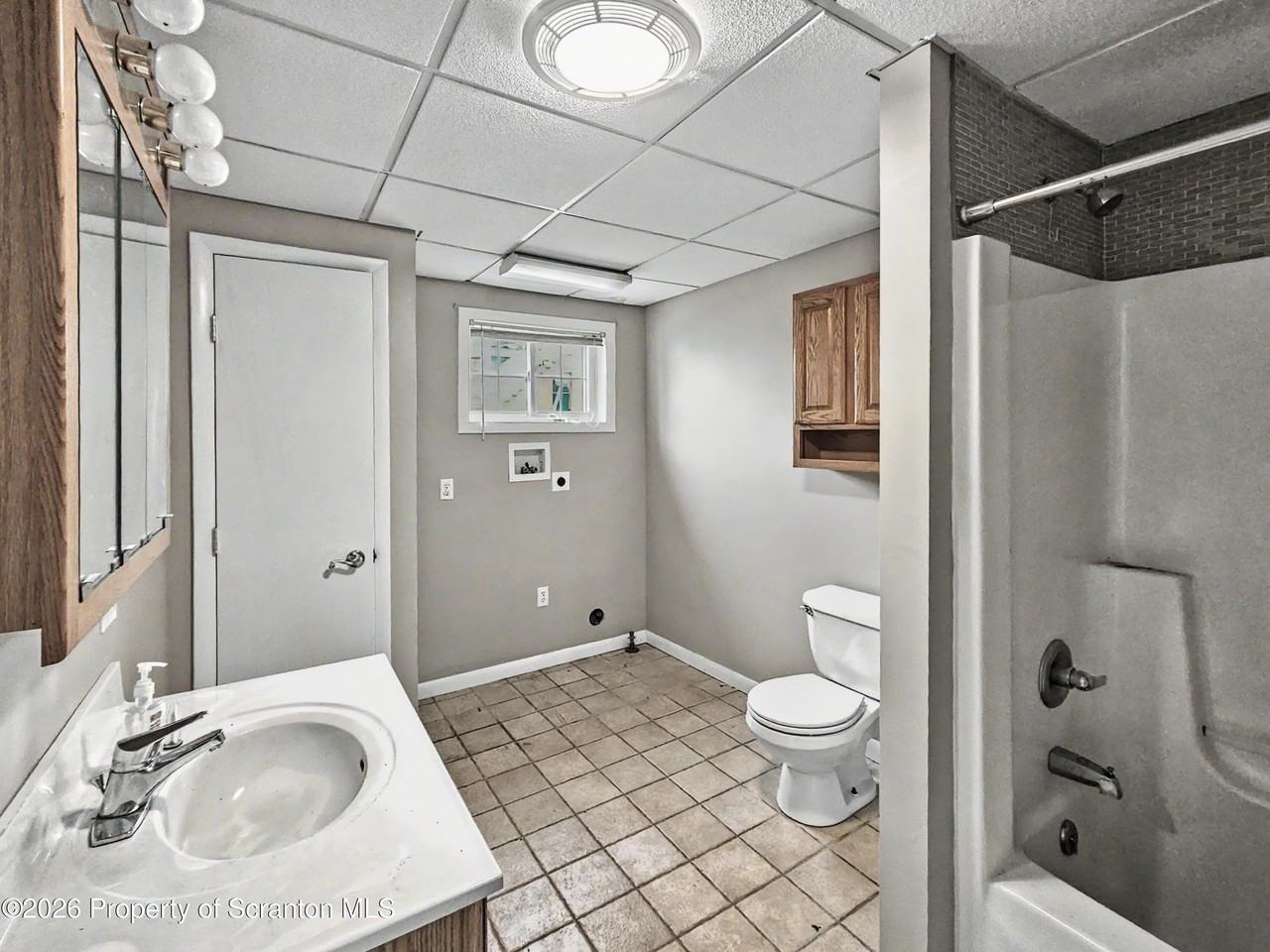 1125 Reynolds Ave - Photo 5 of 10