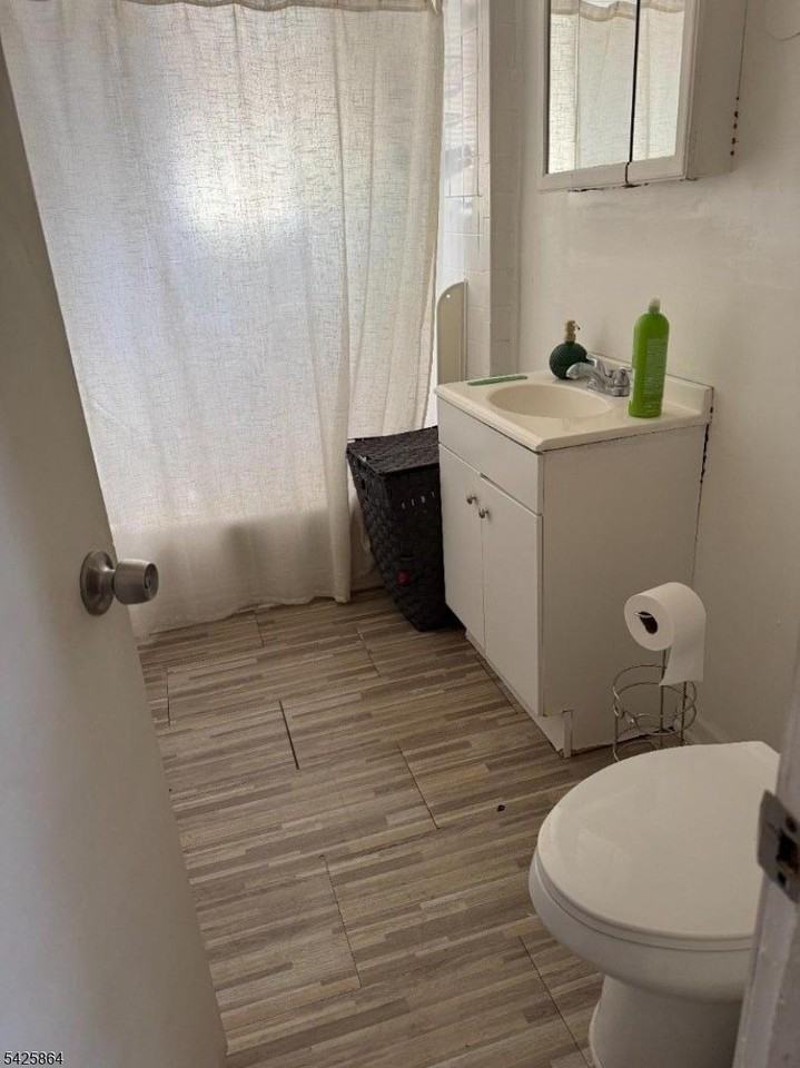 520 E 24th St #3 - Photo 6 of 7