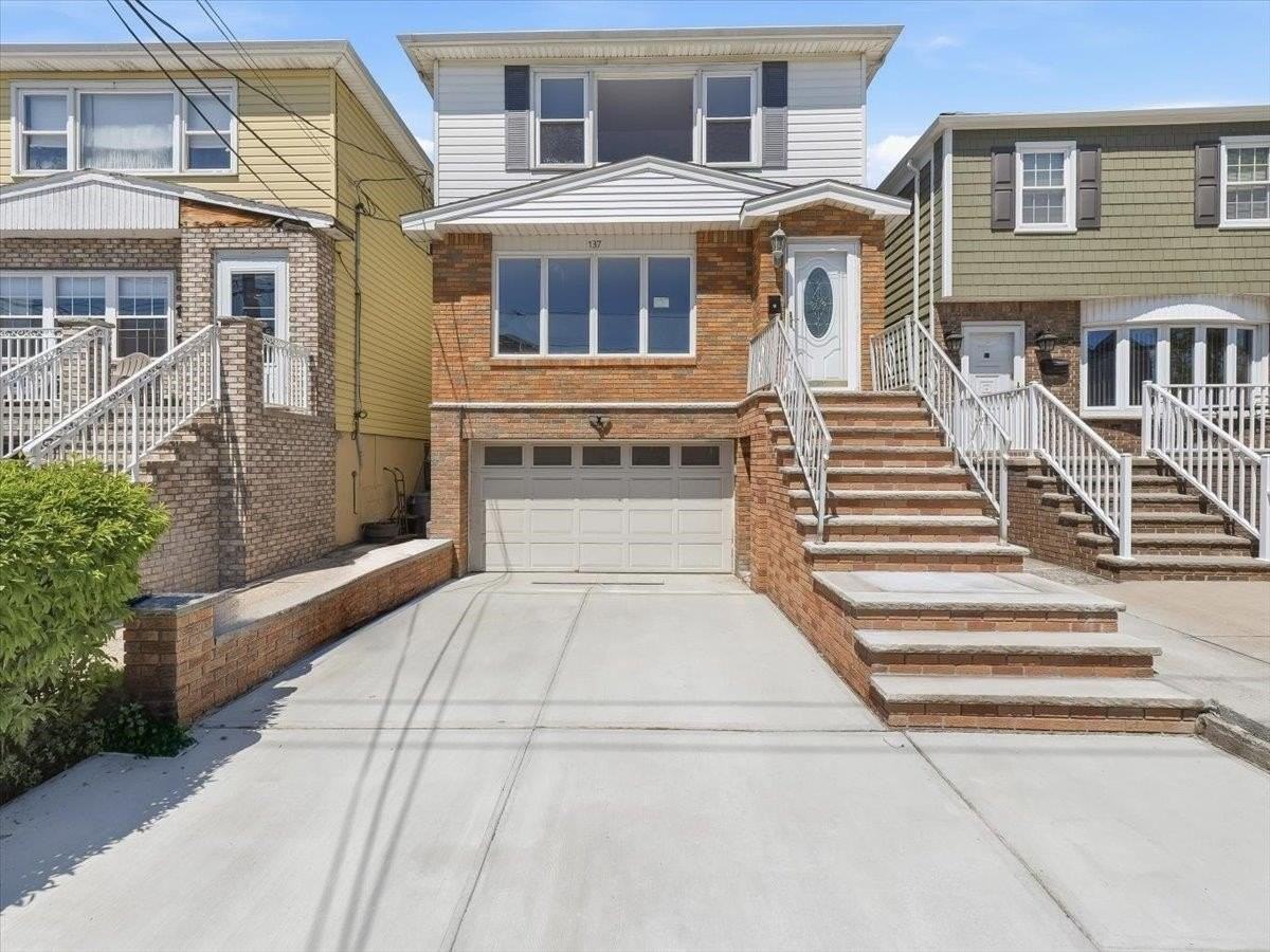 137 Kennedy Blvd #2