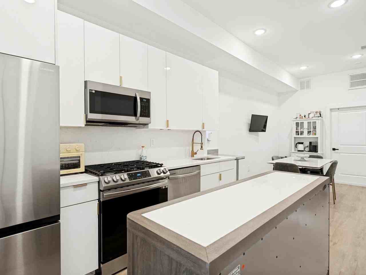 234 Webster Ave #1L - Photo 7 of 25