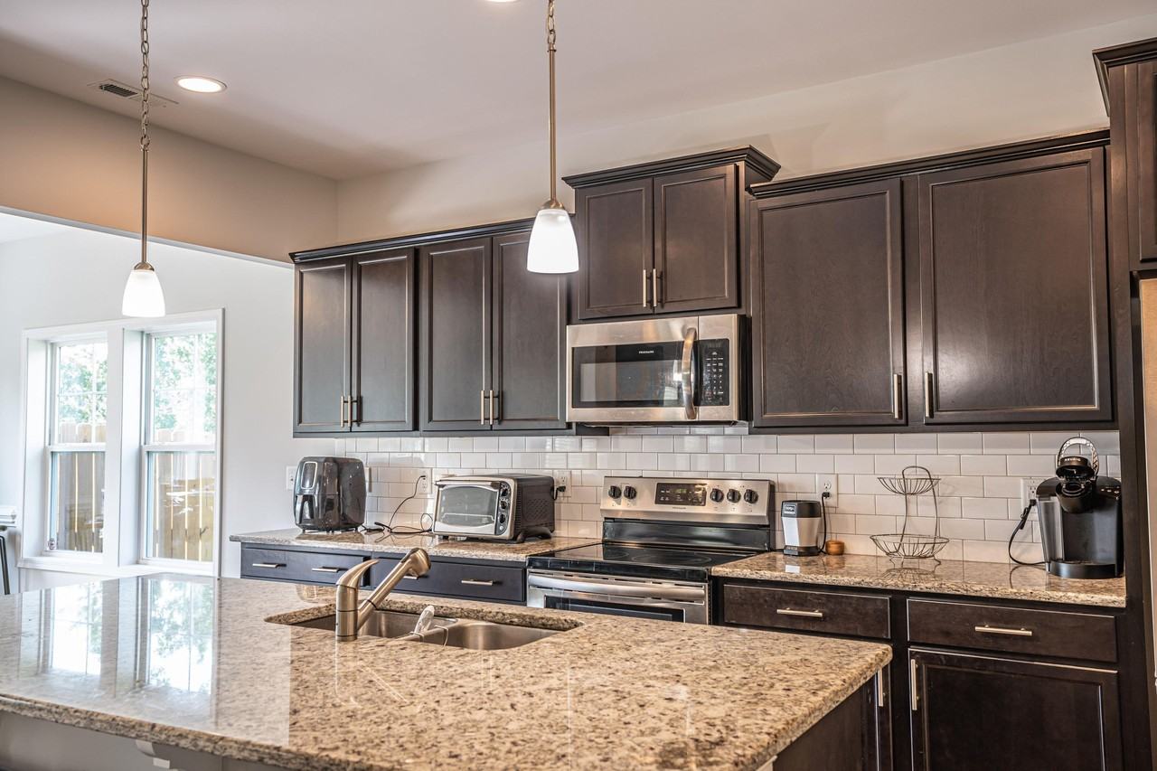 1295 Whitney Dr - Photo 3 of 13