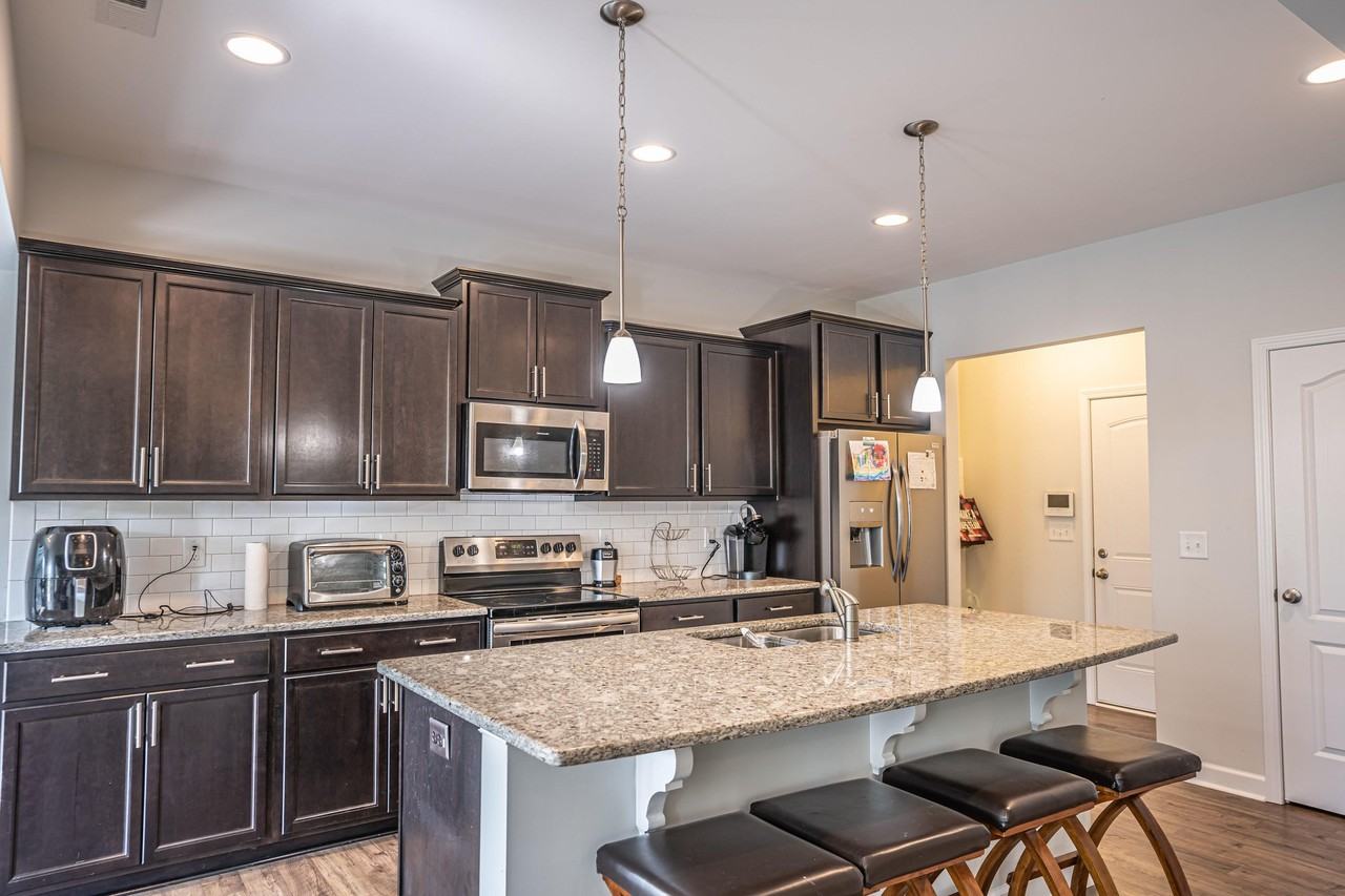 1295 Whitney Dr - Photo 4 of 13