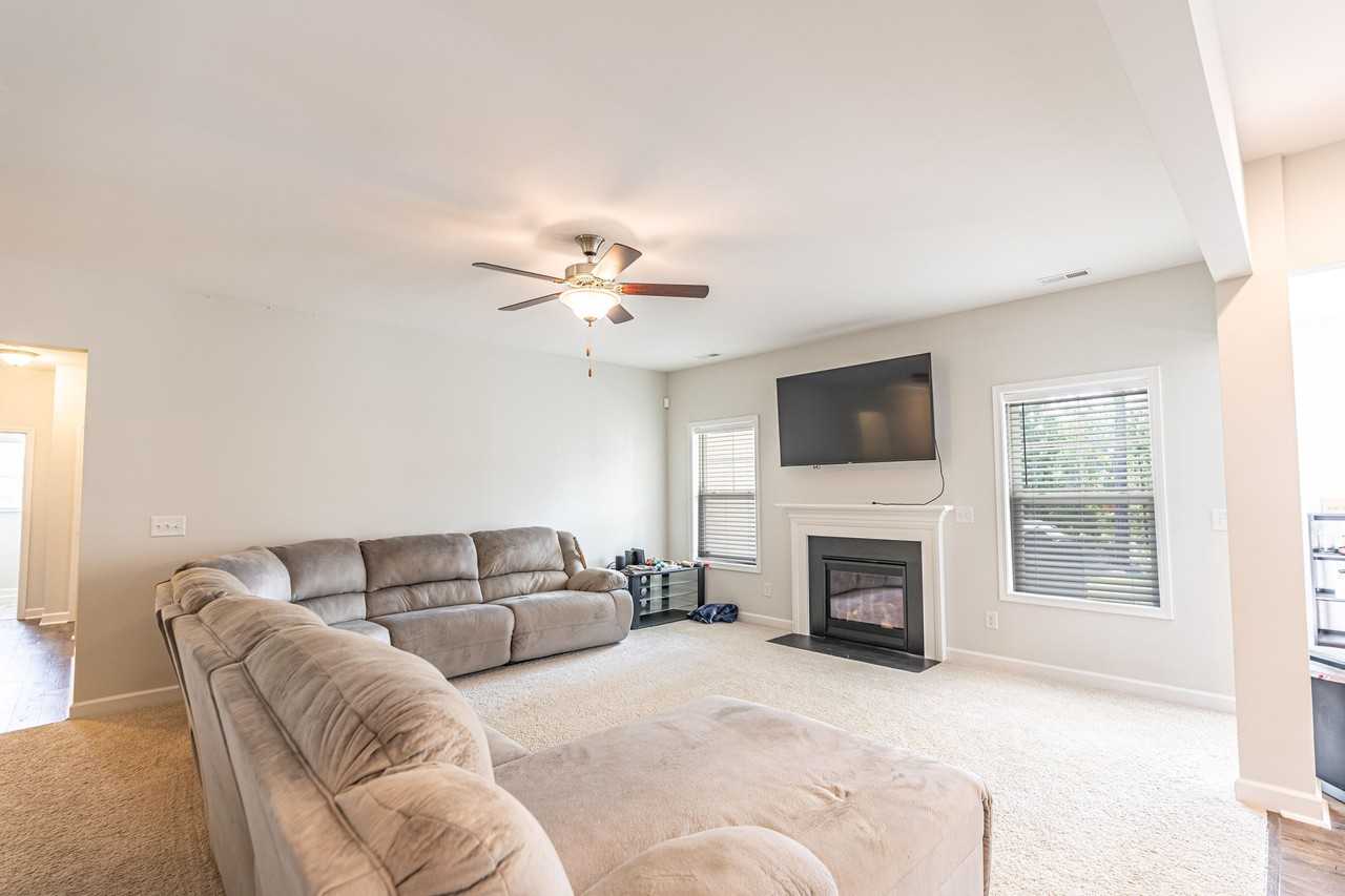 1295 Whitney Dr - Photo 5 of 13