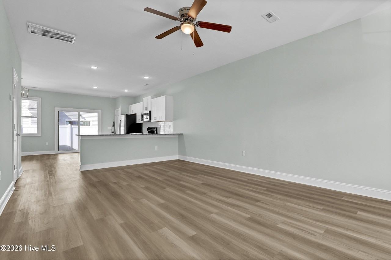 317 Starfish Ln - Photo 3 of 33