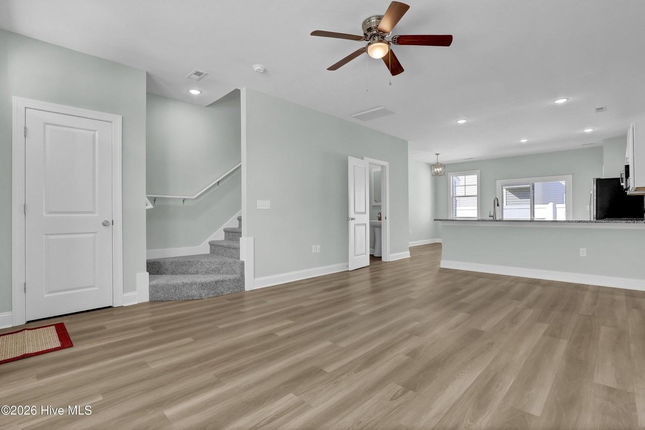 317 Starfish Ln - Photo 4 of 33