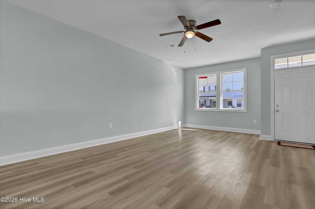 317 Starfish Ln - Photo 6 of 33
