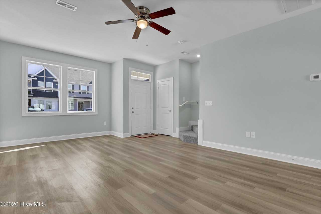 317 Starfish Ln - Photo 7 of 33
