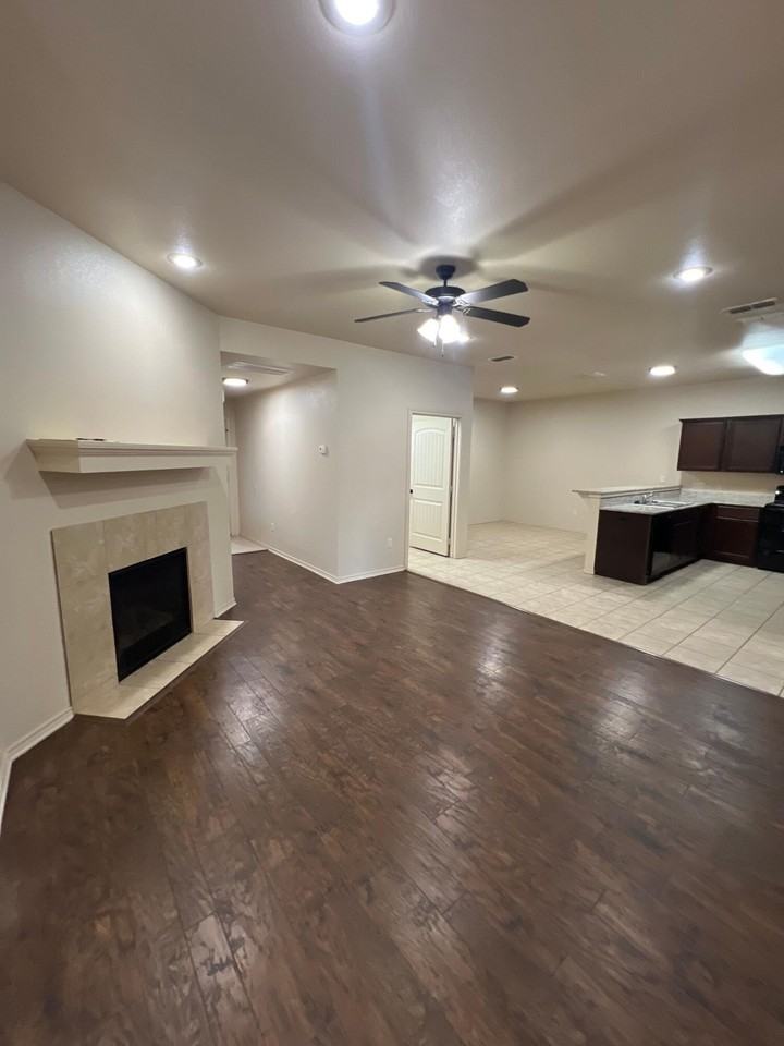 3204 112th St - Photo 2 of 13