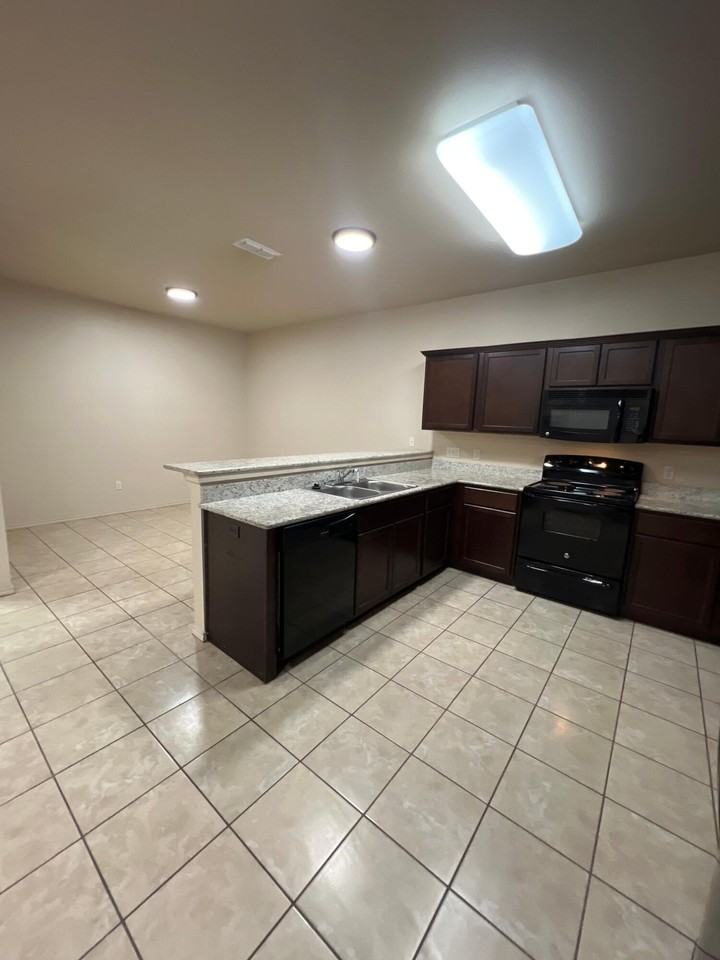 3204 112th St - Photo 3 of 13
