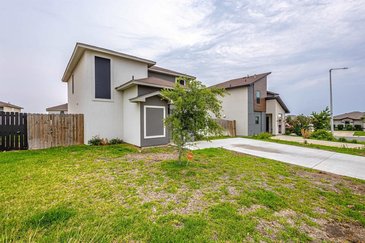 2203 Durazno Ct - Photo 3 of 29