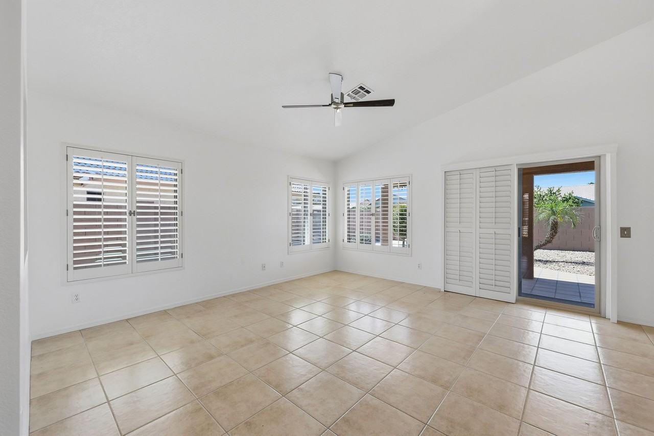 15089 W Fairmount Ave - Photo 4 of 39