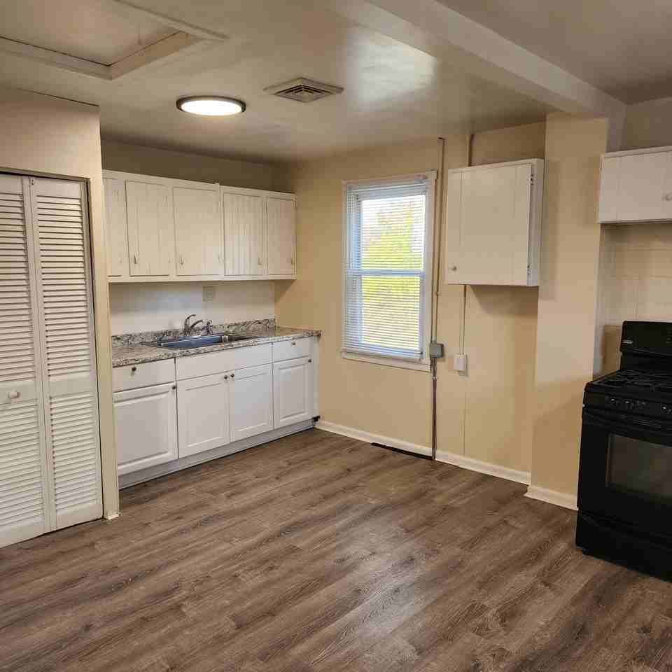 103 Weber St #1 - Photo 5 of 26