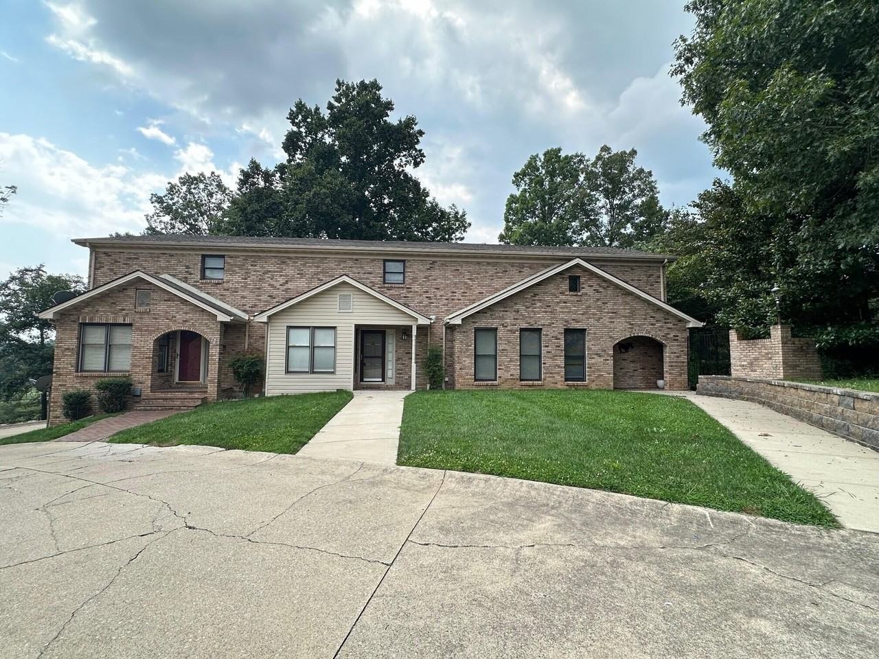 3505 Lakeside Ct - Photo 2 of 45