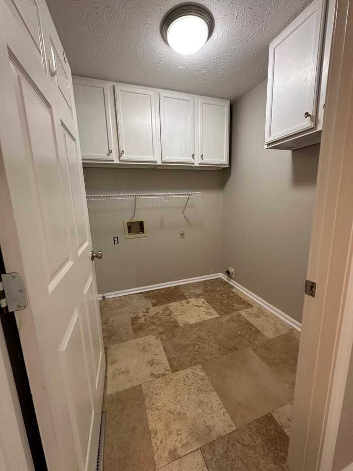 3505 Lakeside Ct - Photo 5 of 45
