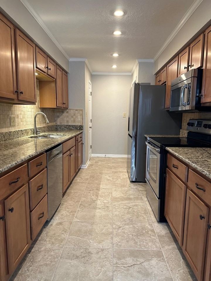 3505 Lakeside Ct - Photo 7 of 45