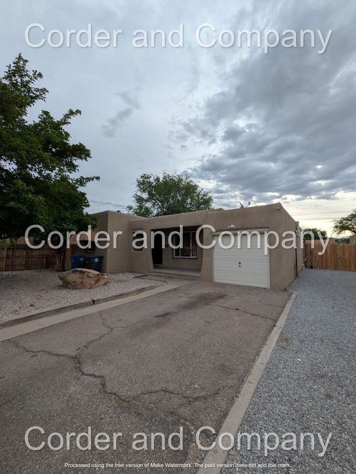 302 Valencia Dr Ne - Photo 2 of 24