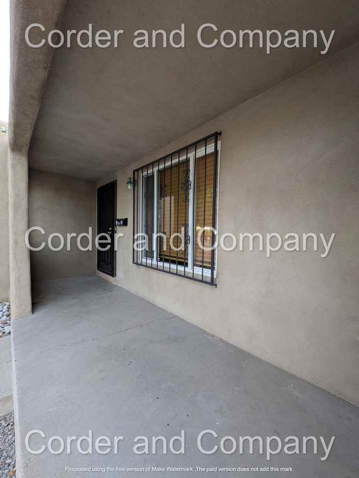 302 Valencia Dr Ne - Photo 4 of 24