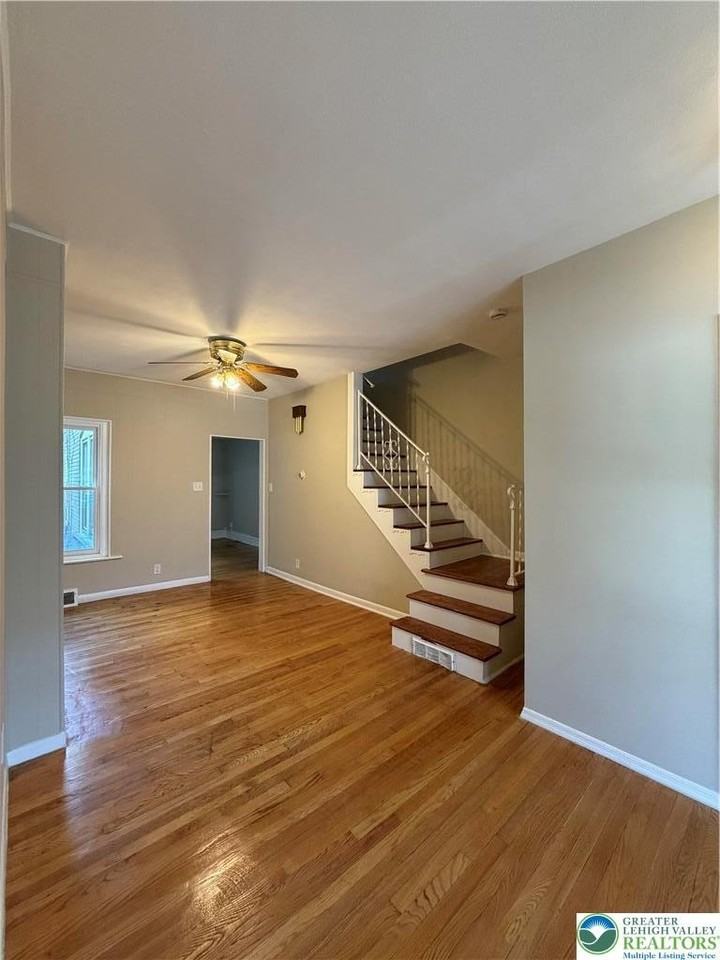 230 E Fairview St - Photo 2 of 19