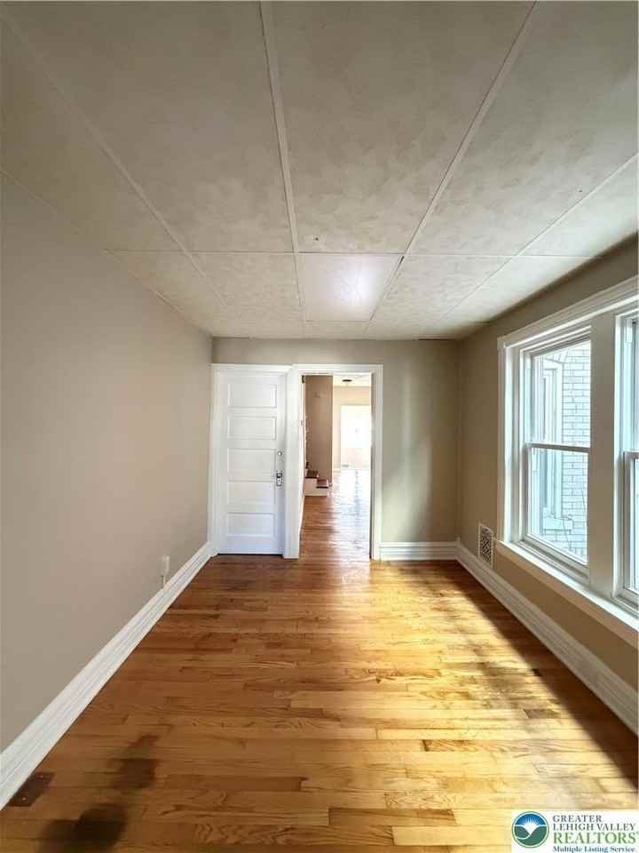 230 E Fairview St - Photo 5 of 19