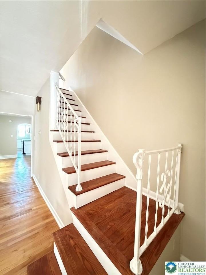 230 E Fairview St - Photo 7 of 19