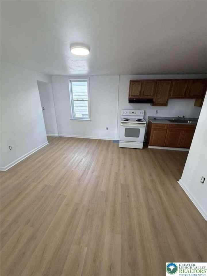 503 Dock St #B - Photo 3 of 12