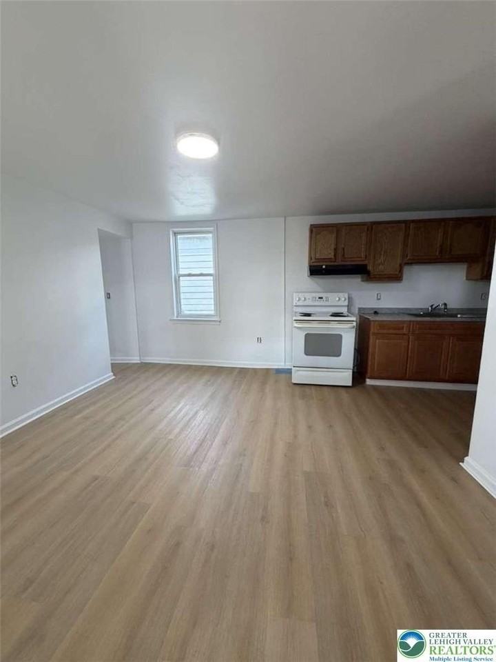 503 Dock St #B - Photo 5 of 12