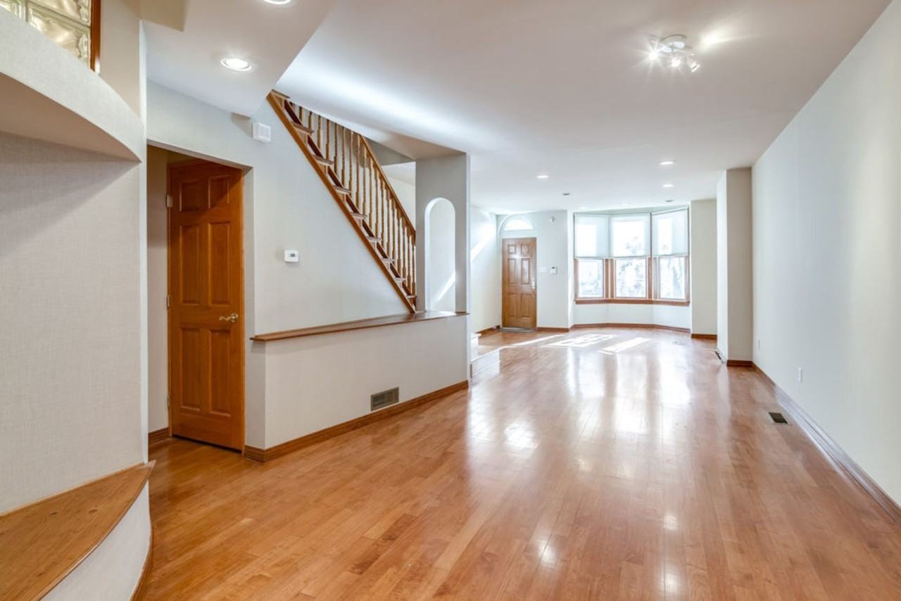 2219 Bainbridge St - Photo 3 of 19