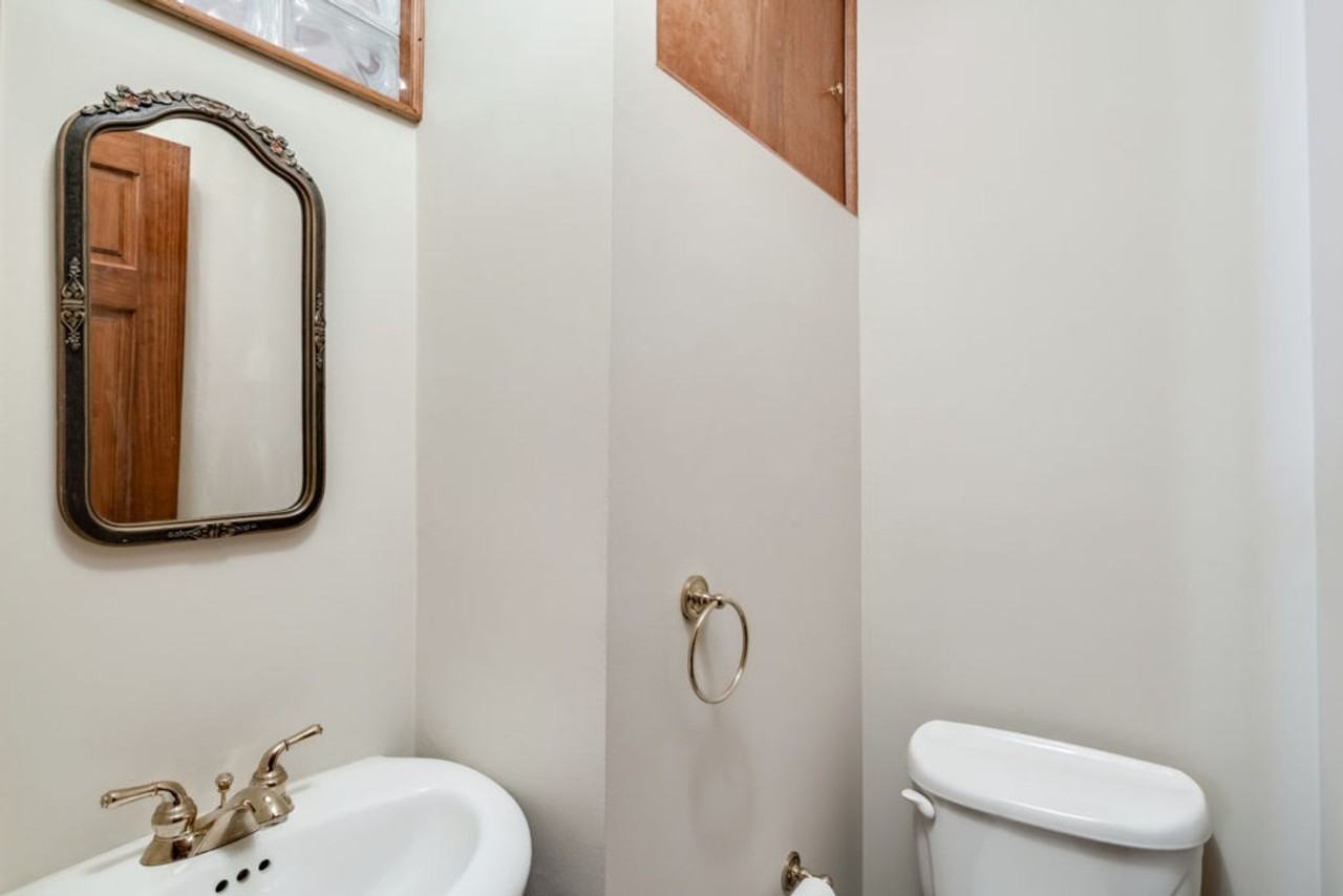 2219 Bainbridge St - Photo 4 of 19