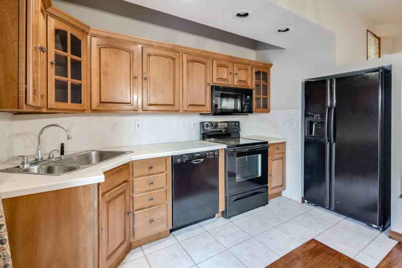2219 Bainbridge St - Photo 7 of 19