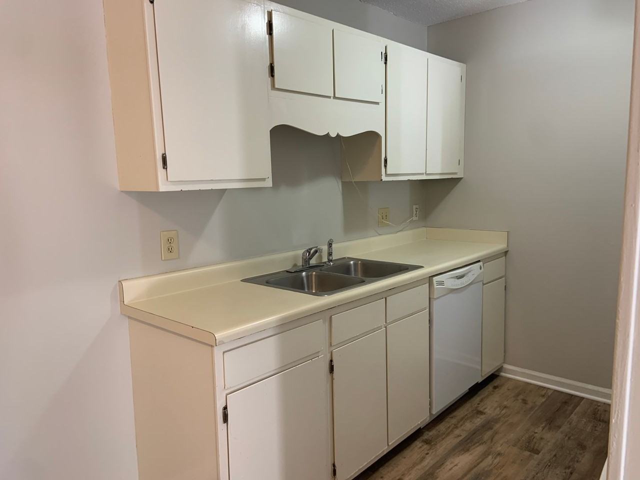 5655 Hornaday Rd - Photo 2 of 9