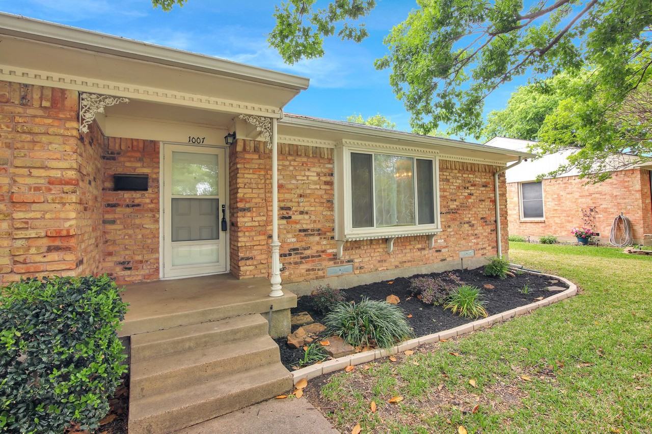 1007 Newberry Dr - Photo 4 of 30