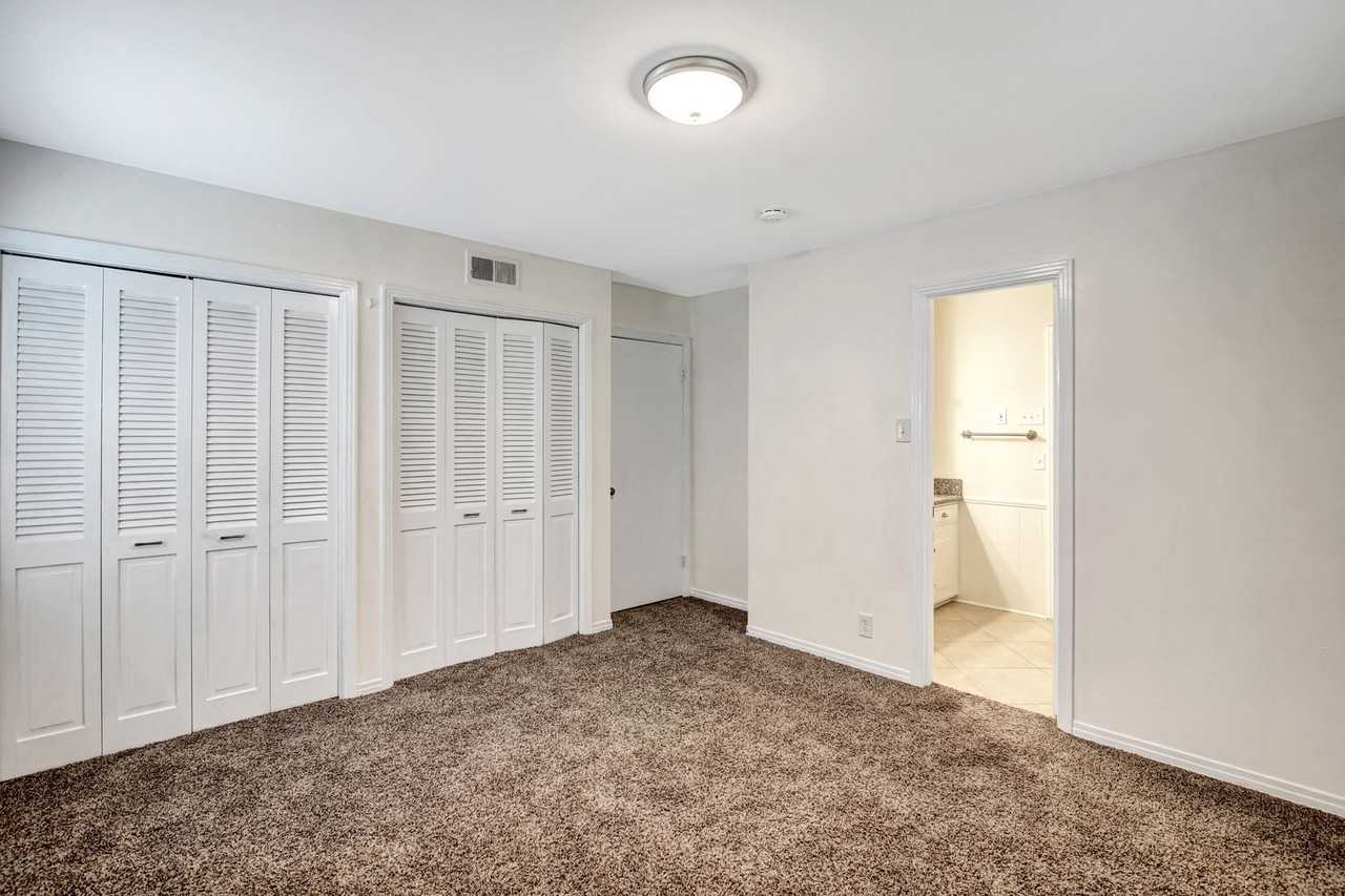 1007 Newberry Dr - Photo 6 of 30