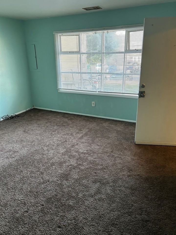 2203 Pileggi Rd - Photo 2 of 11