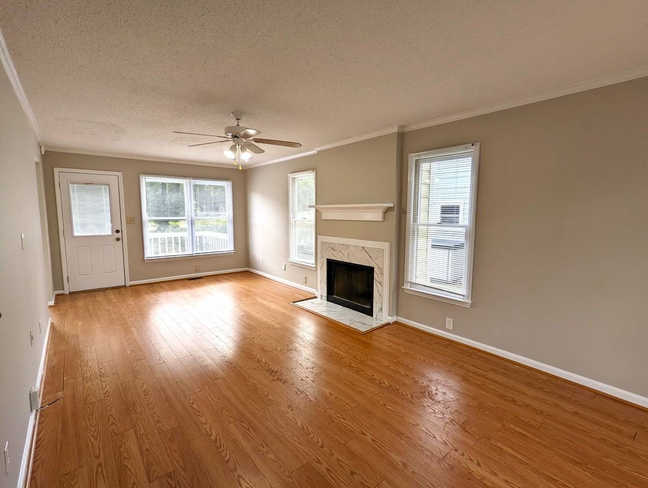 4940 Harbour Towne Dr - Photo 3 of 12