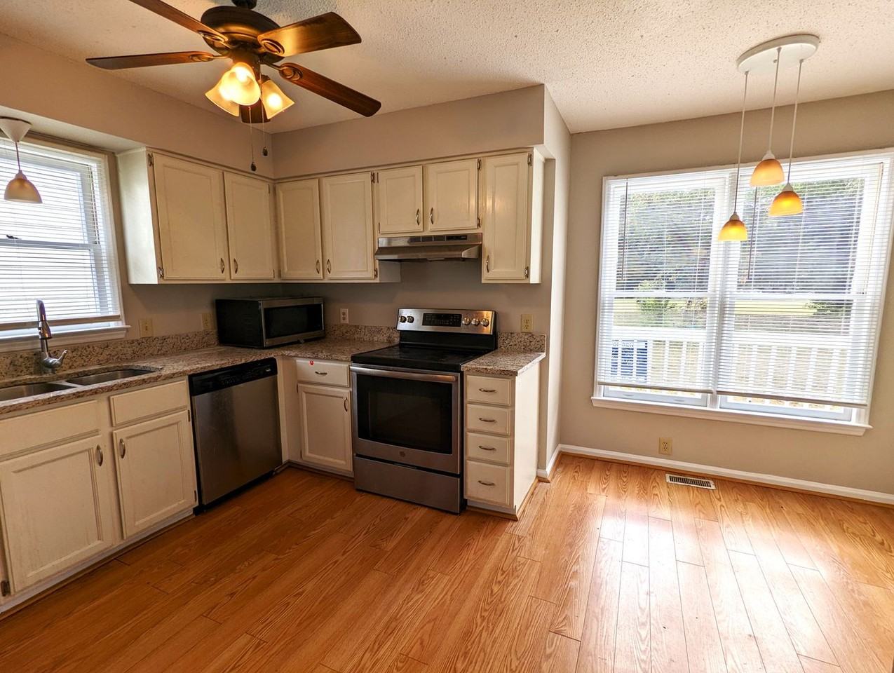 4940 Harbour Towne Dr - Photo 5 of 12