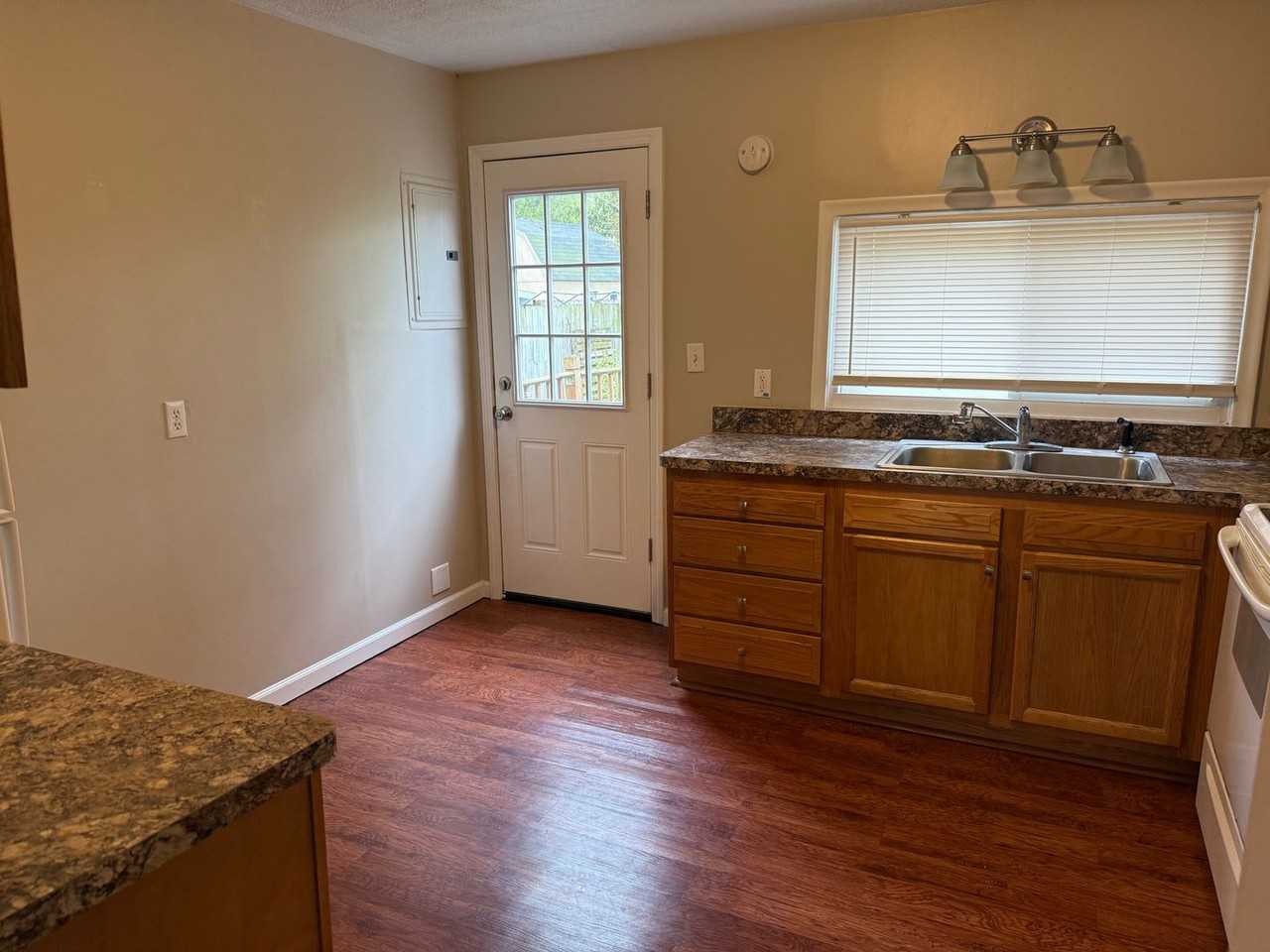 3191 Fisher Ave - Photo 4 of 8