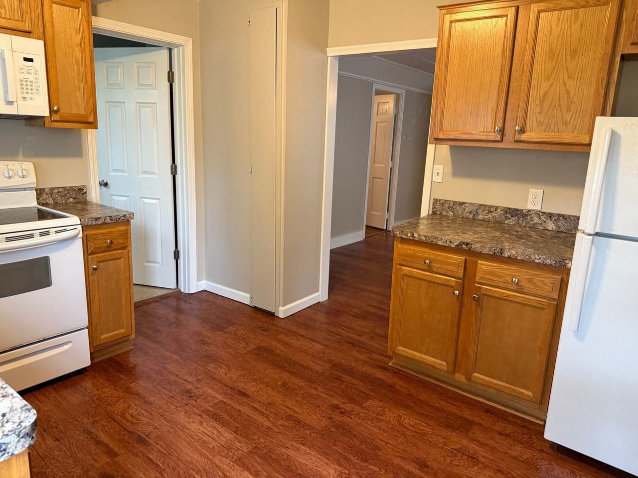 3191 Fisher Ave - Photo 5 of 8
