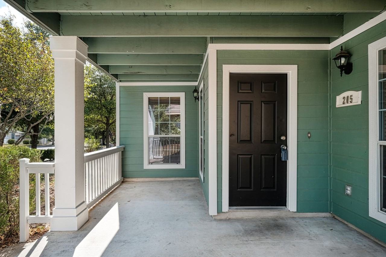 205 Polk - Photo 3 of 22