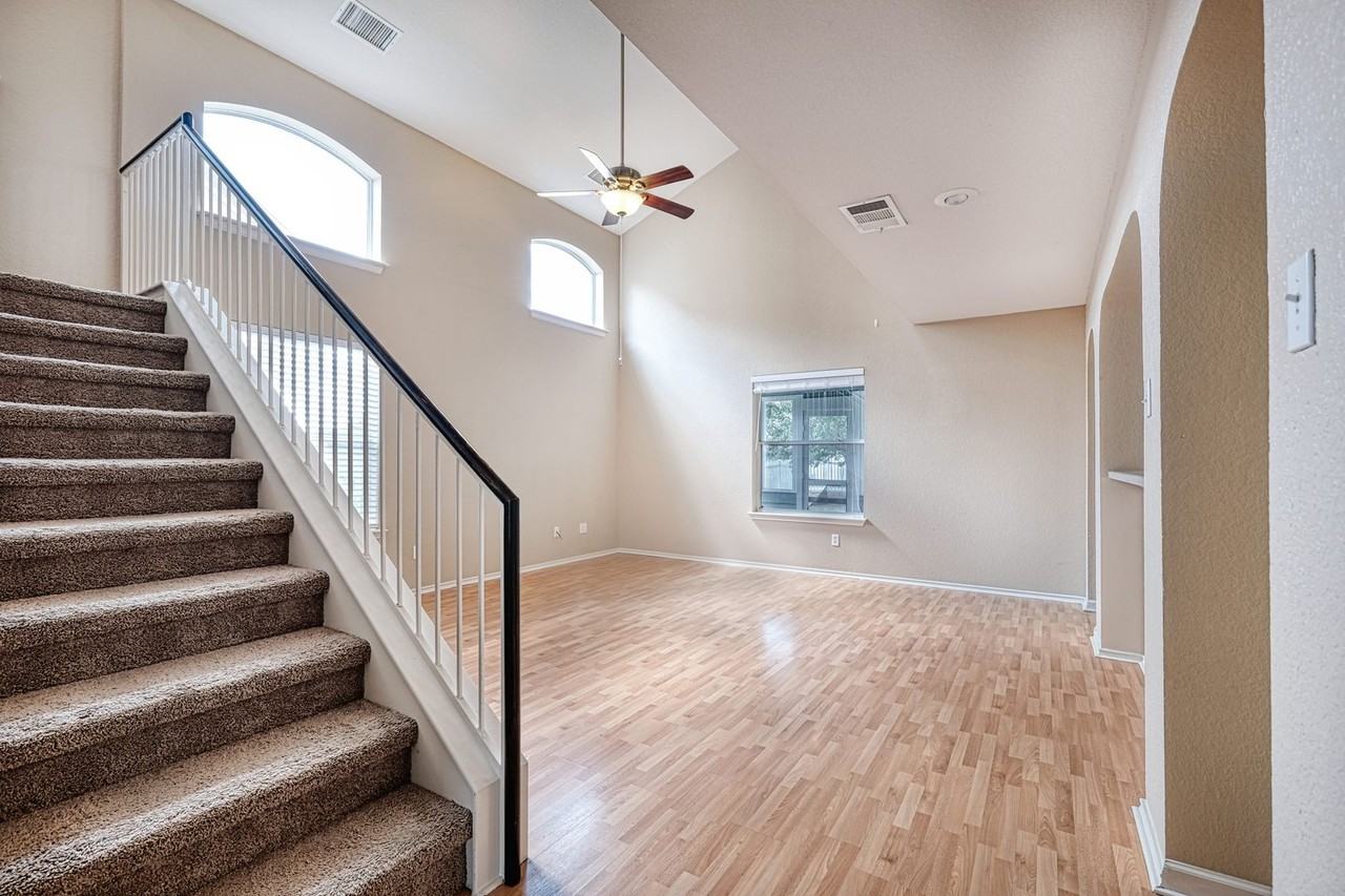 205 Polk - Photo 4 of 22