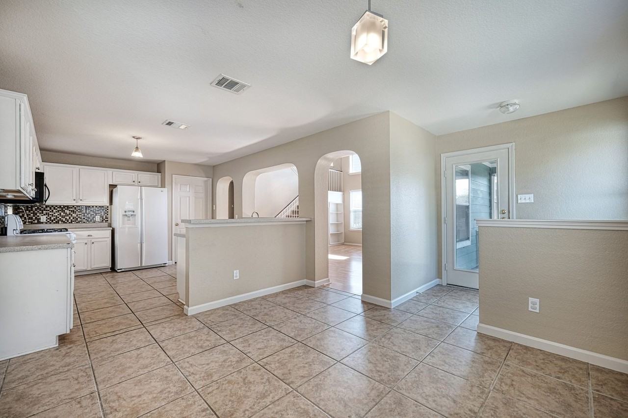 205 Polk - Photo 6 of 22
