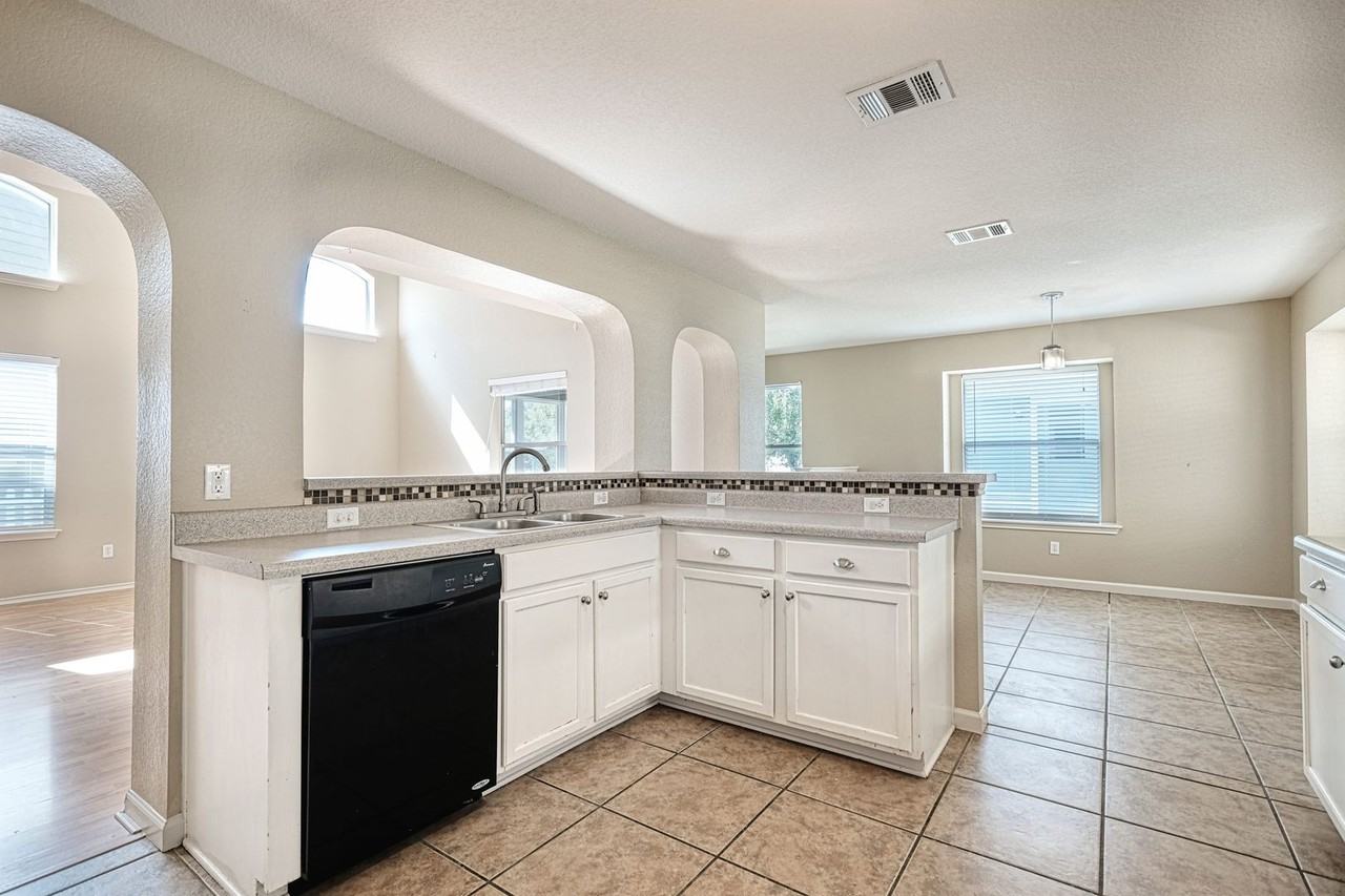 205 Polk - Photo 7 of 22