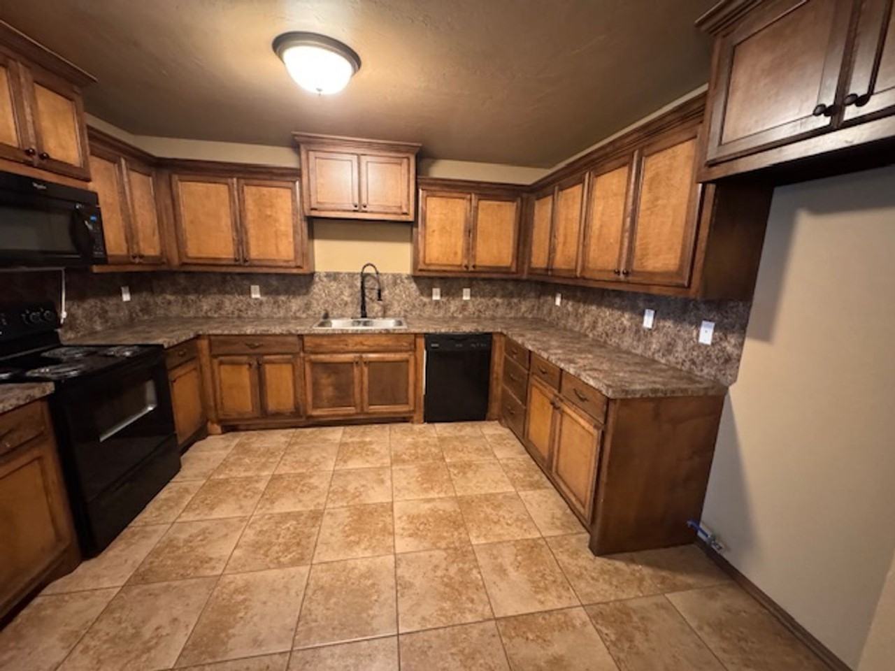 2716 Valley View Dr - Photo 4 of 15