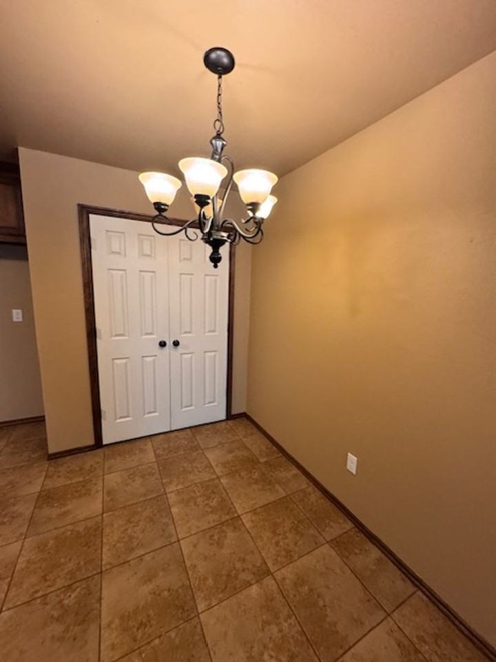 2716 Valley View Dr - Photo 6 of 15