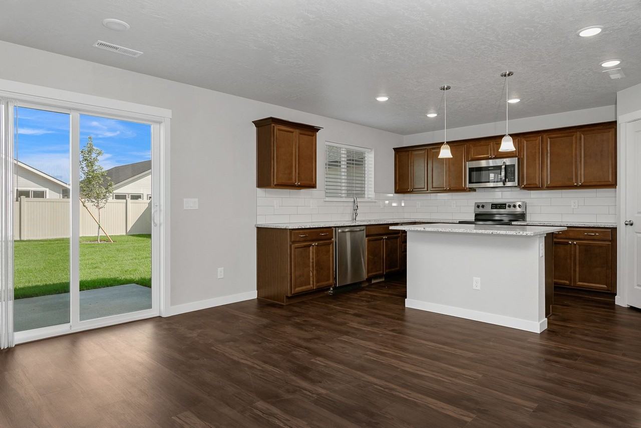 678 E Taper St - Photo 2 of 25